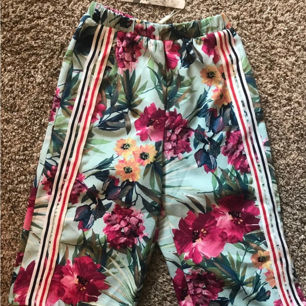 🆕 NWT. Hannah Banana Floral Print Pants with Bold Colors. Girls size 5. So cute!
